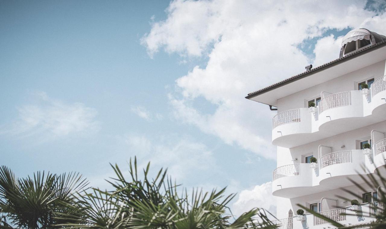 Hotel Maria Theresia Adults-Only Lagundo Exterior photo
