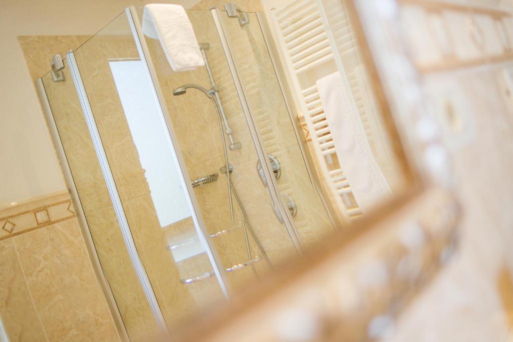 Hotel Maria Theresia Adults-Only Lagundo Room photo
