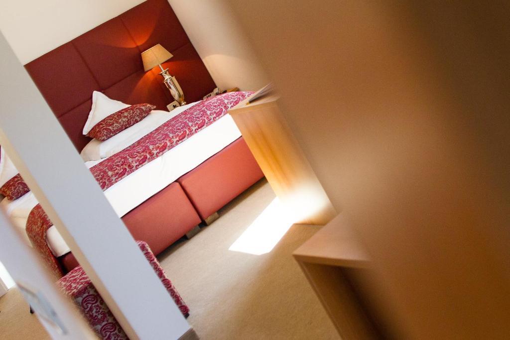 Hotel Maria Theresia Adults-Only Lagundo Room photo